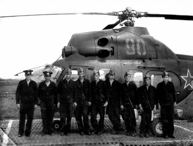 Лётная группа курсантов на Ми-2
